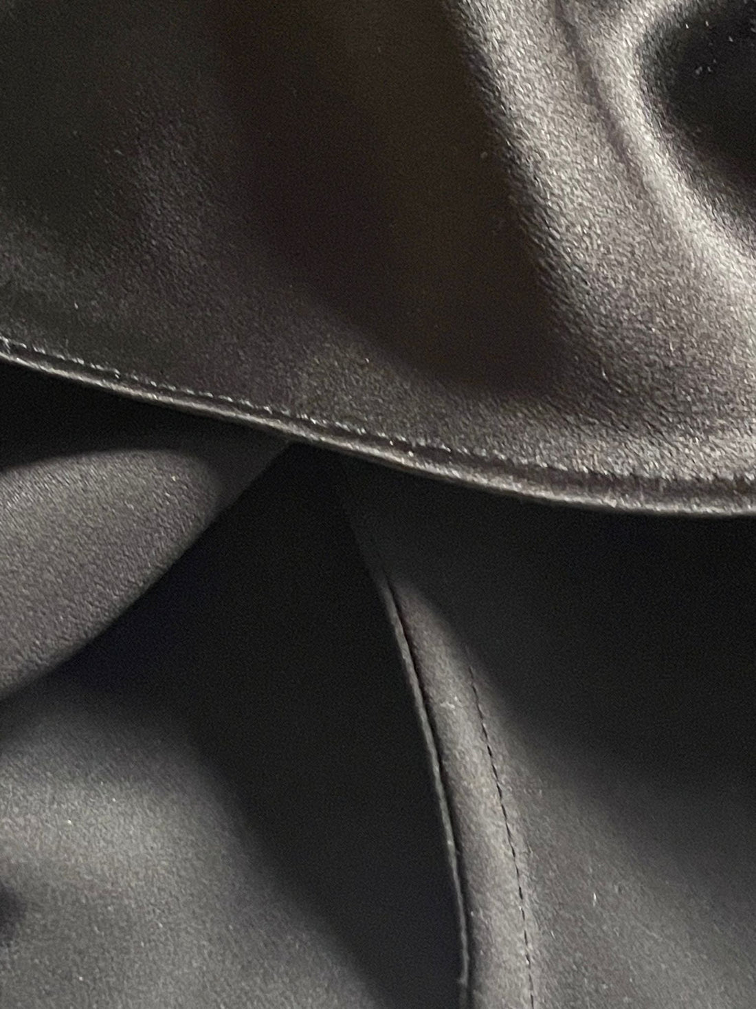 French Seams vs Overlocked Seams: When and Why